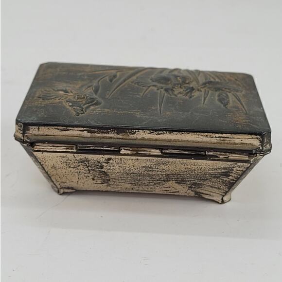 Vintage Metal Iris Flower Raised Relief Silk Lined Trinket Box Jewelry Box - Picture 4 of 10